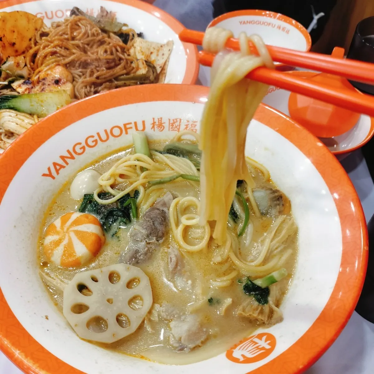 先週末、娘のおススメで、神戸元町まで麻辣湯（マーラータン）と...